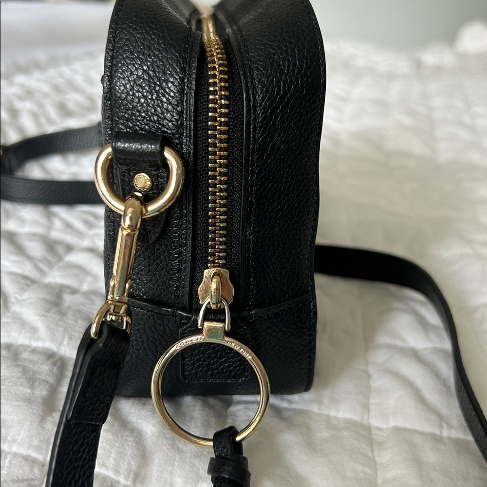 Coach Pebbled Black Leather Crossbody Camera Bag. - Picture 5 of 8